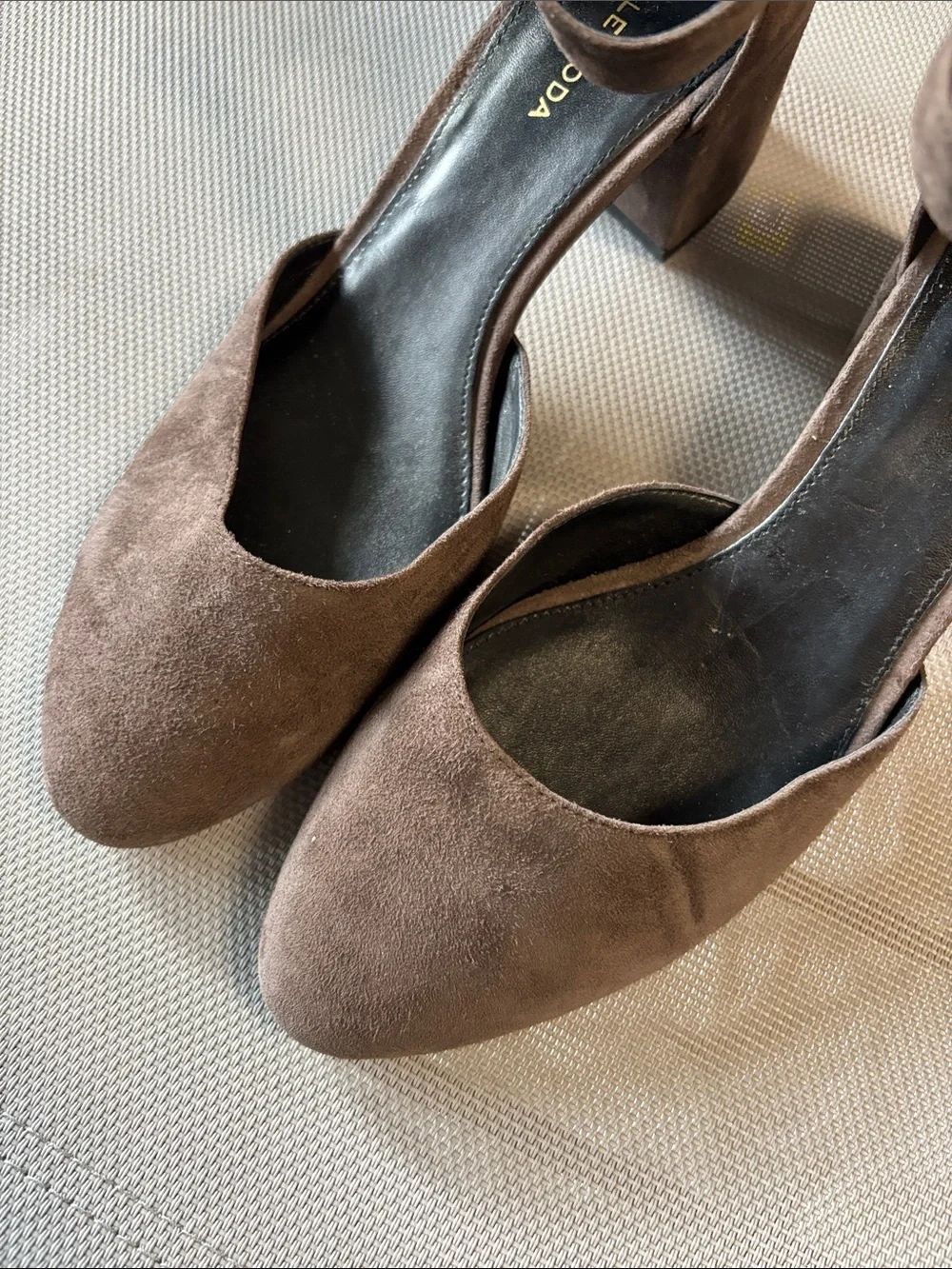 Pelle Moda Dark Brown Suede Ankle-Strap Block Heels sz 9
